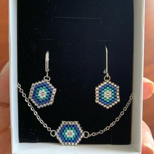 Necklace & ear rings